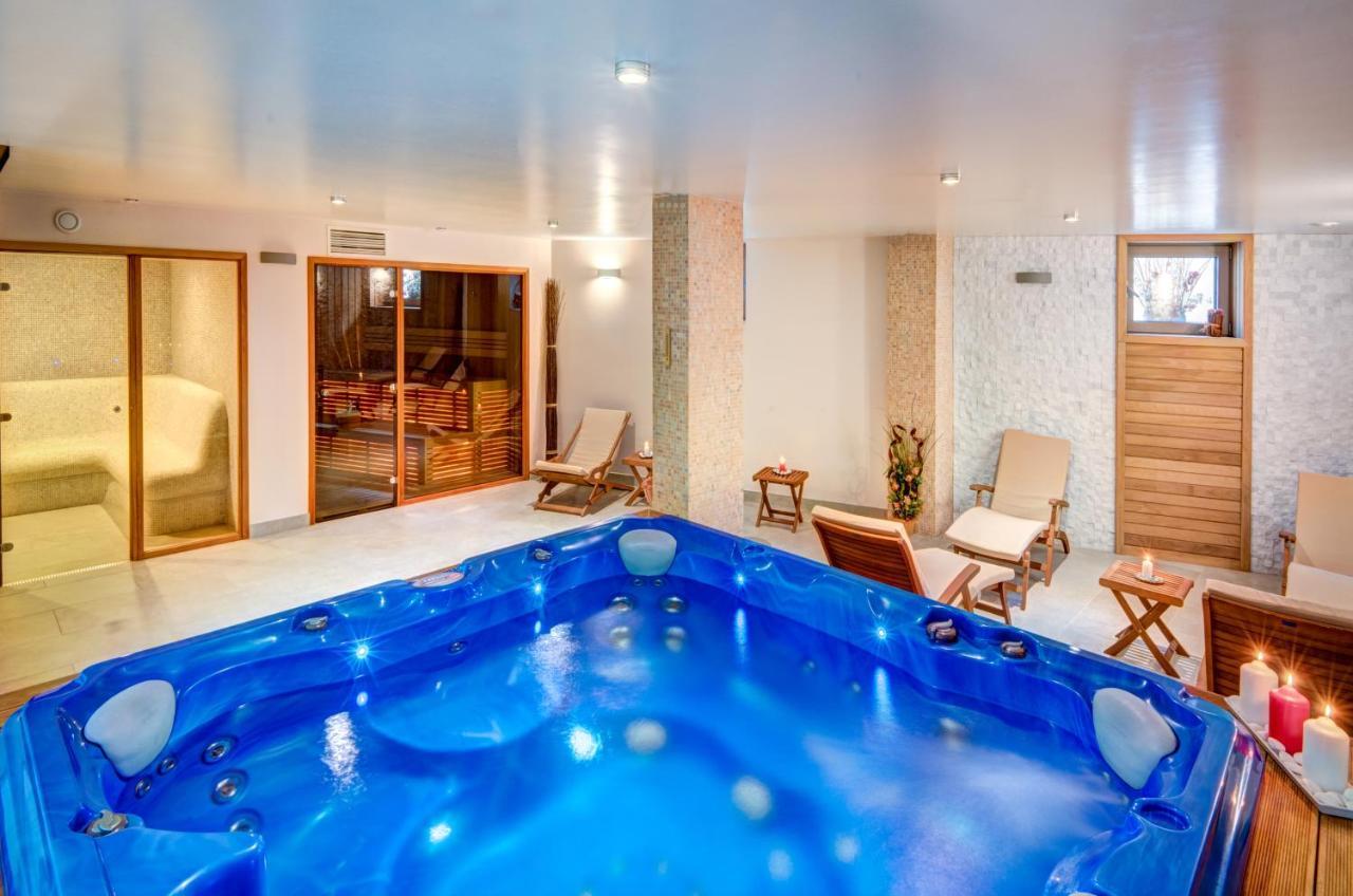 Hotel & Relax Zone Cattleya クルシュナ エクステリア 写真
