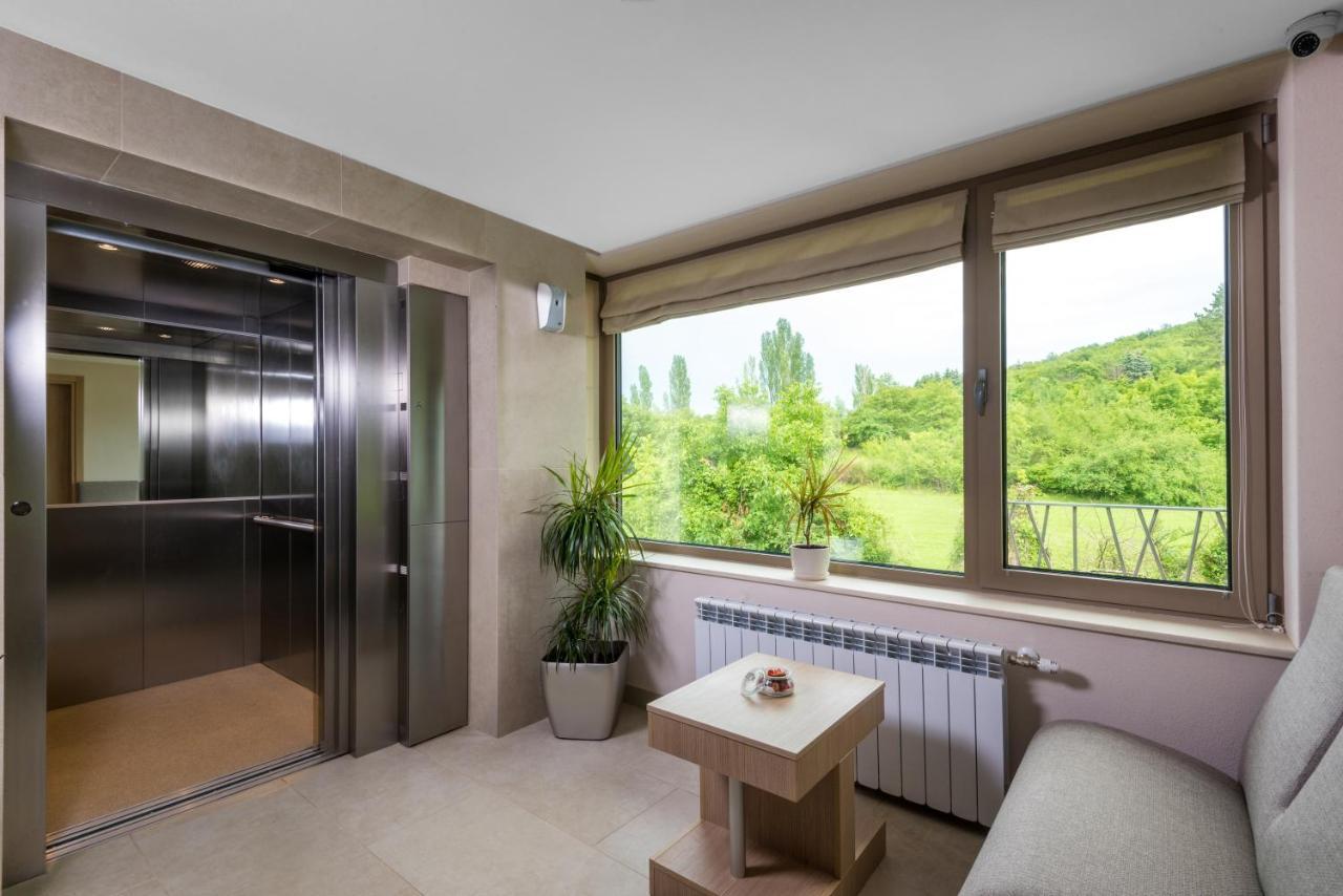 Hotel & Relax Zone Cattleya クルシュナ エクステリア 写真