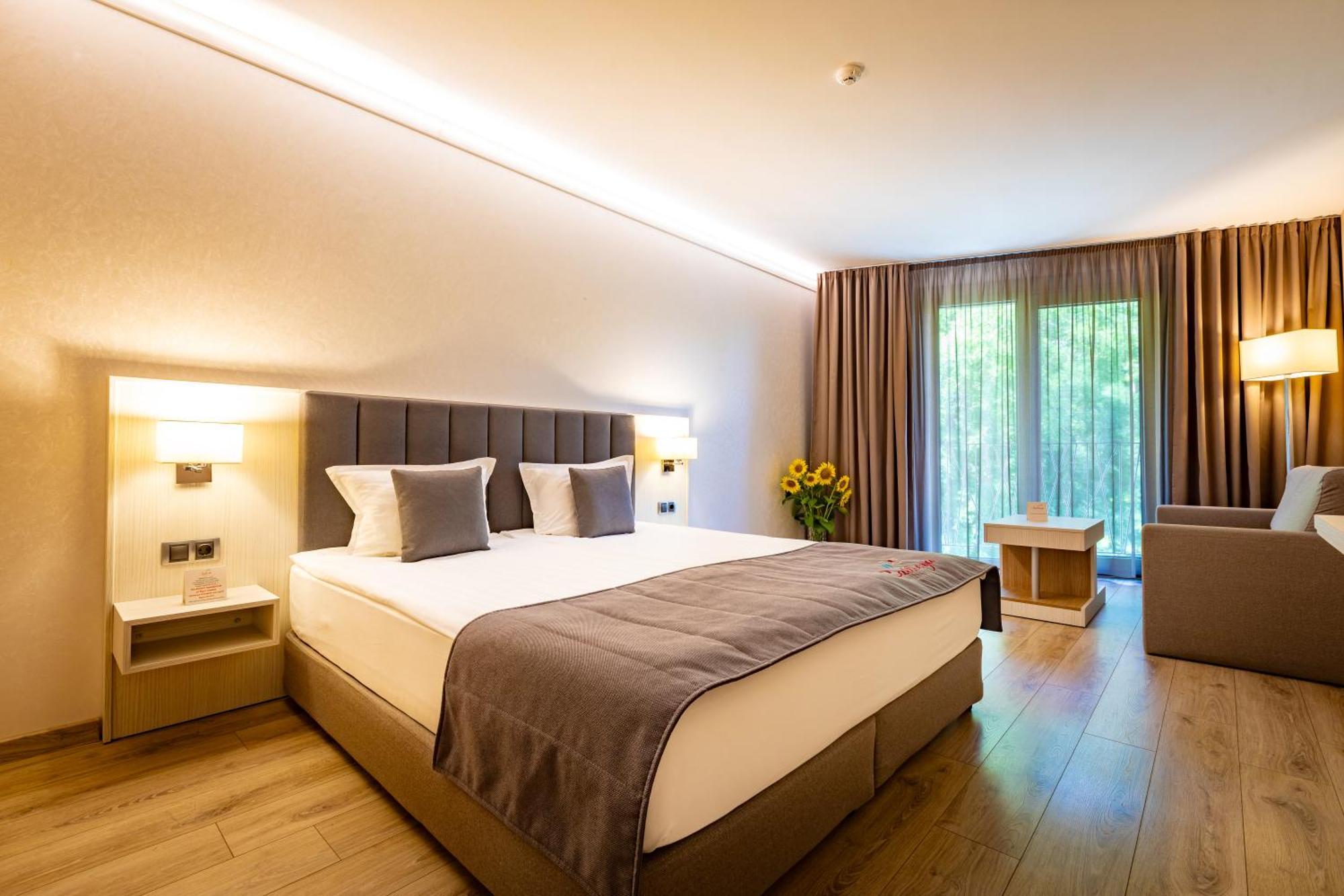 Hotel & Relax Zone Cattleya クルシュナ エクステリア 写真