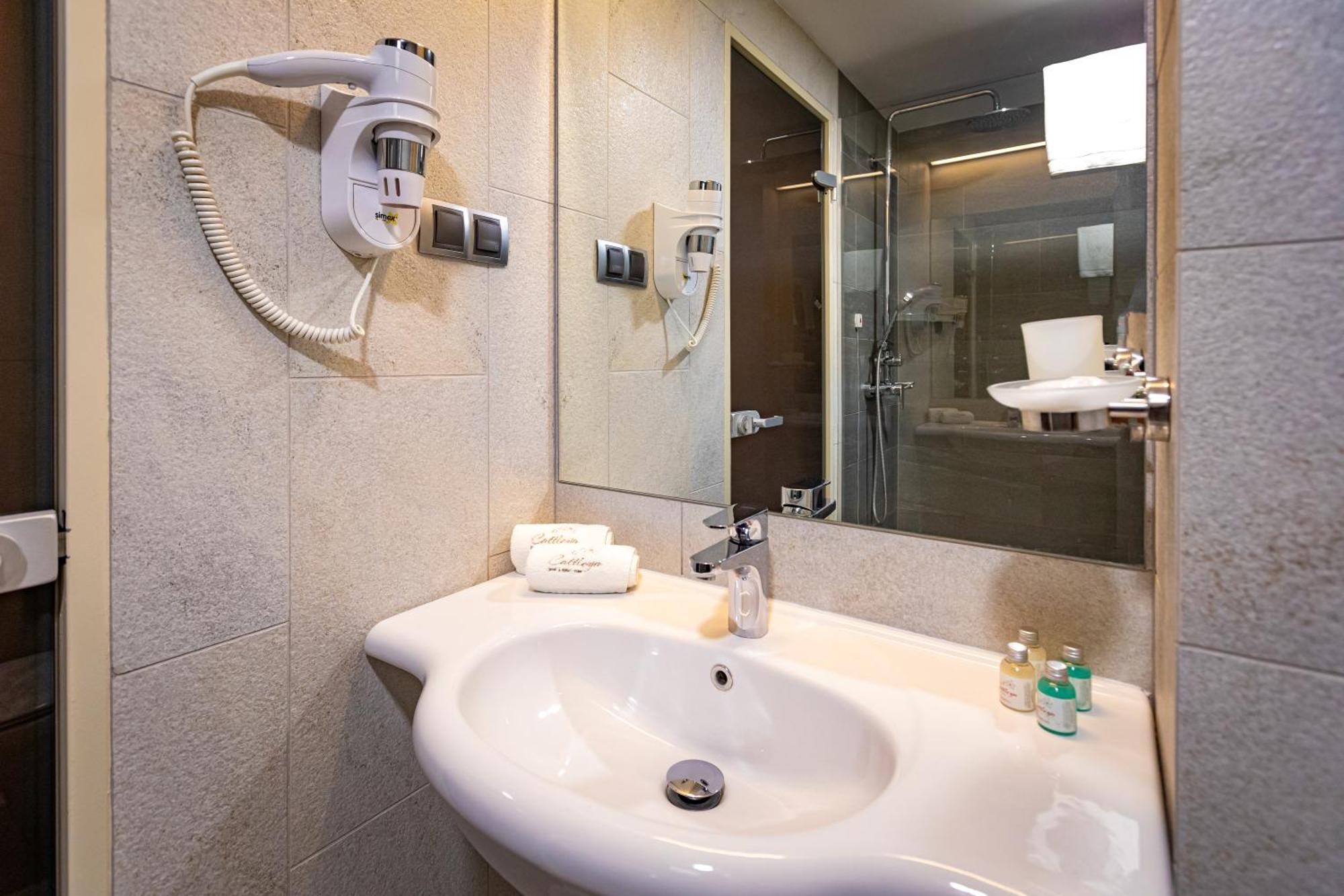 Hotel & Relax Zone Cattleya クルシュナ エクステリア 写真