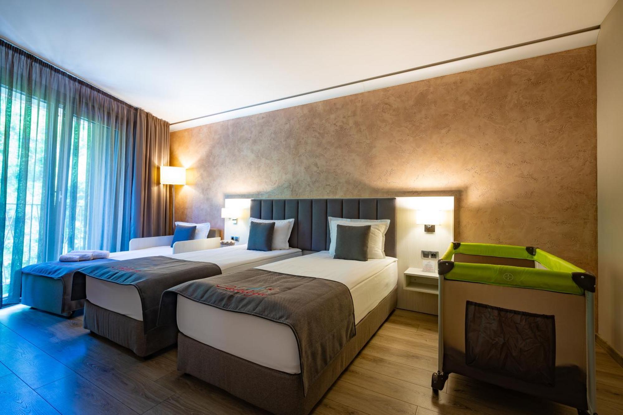 Hotel & Relax Zone Cattleya クルシュナ エクステリア 写真